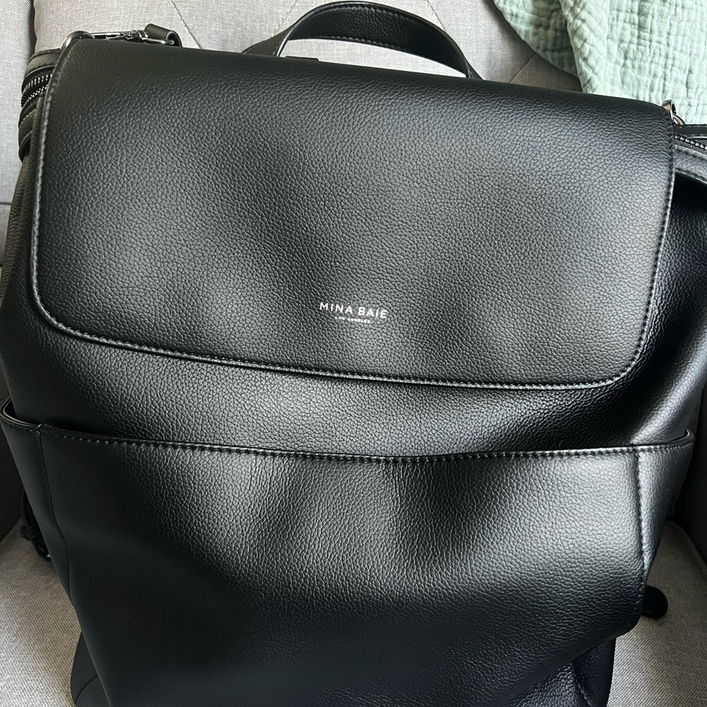 ✨MINA BAE VEGAN LEATHER KINNEY✨